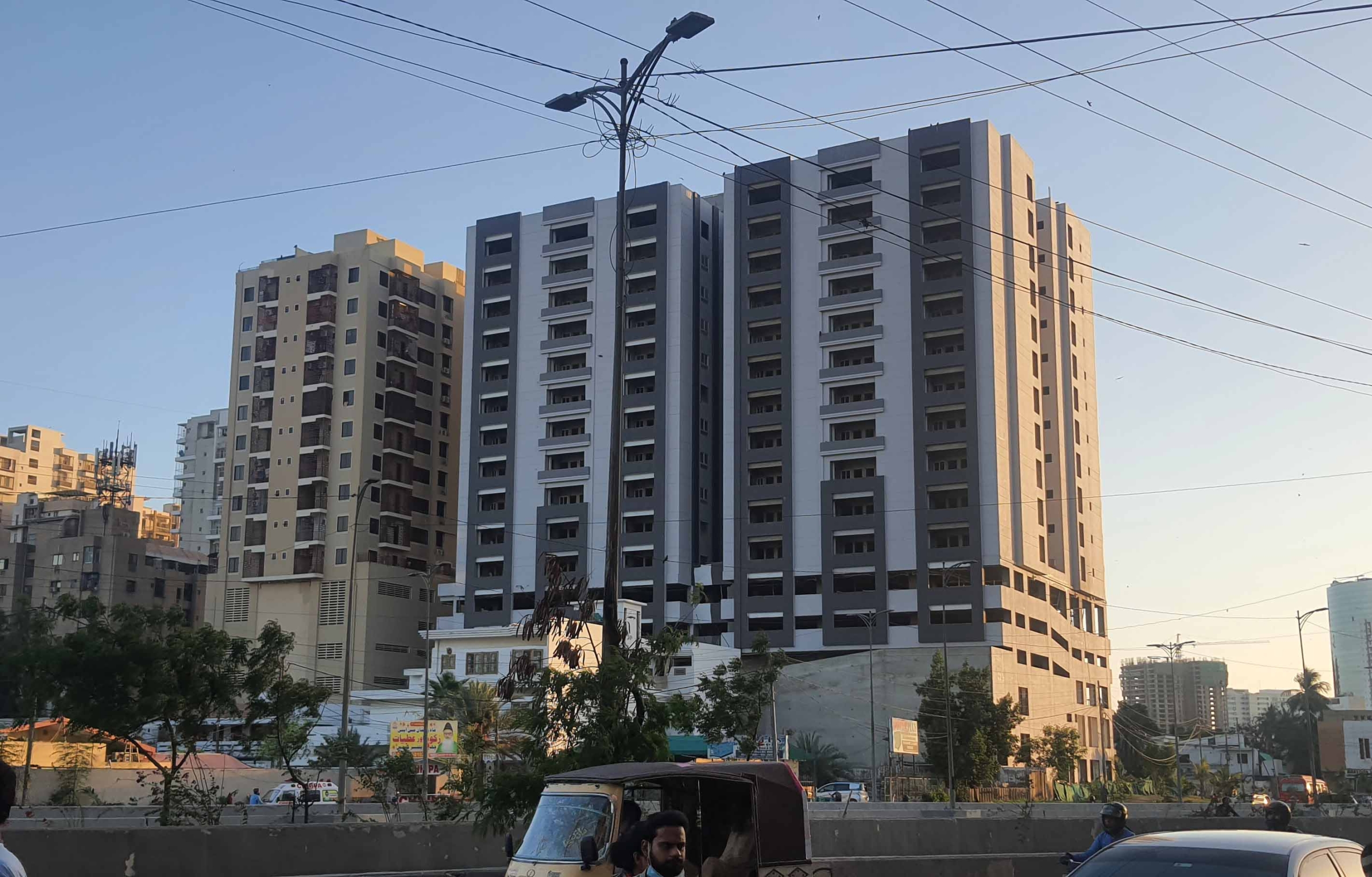 Luxurious-2-Bedroom-Flat-for-Rent-in-Metro-Central-Plaza.jpg