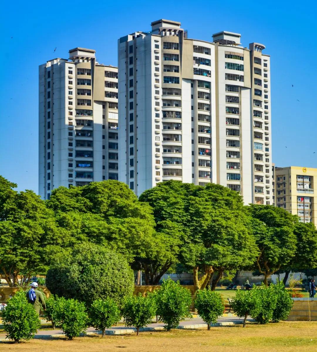 28271-luxurious-3-bedroom-apartment-zamzam-towers-civil-lines.webp